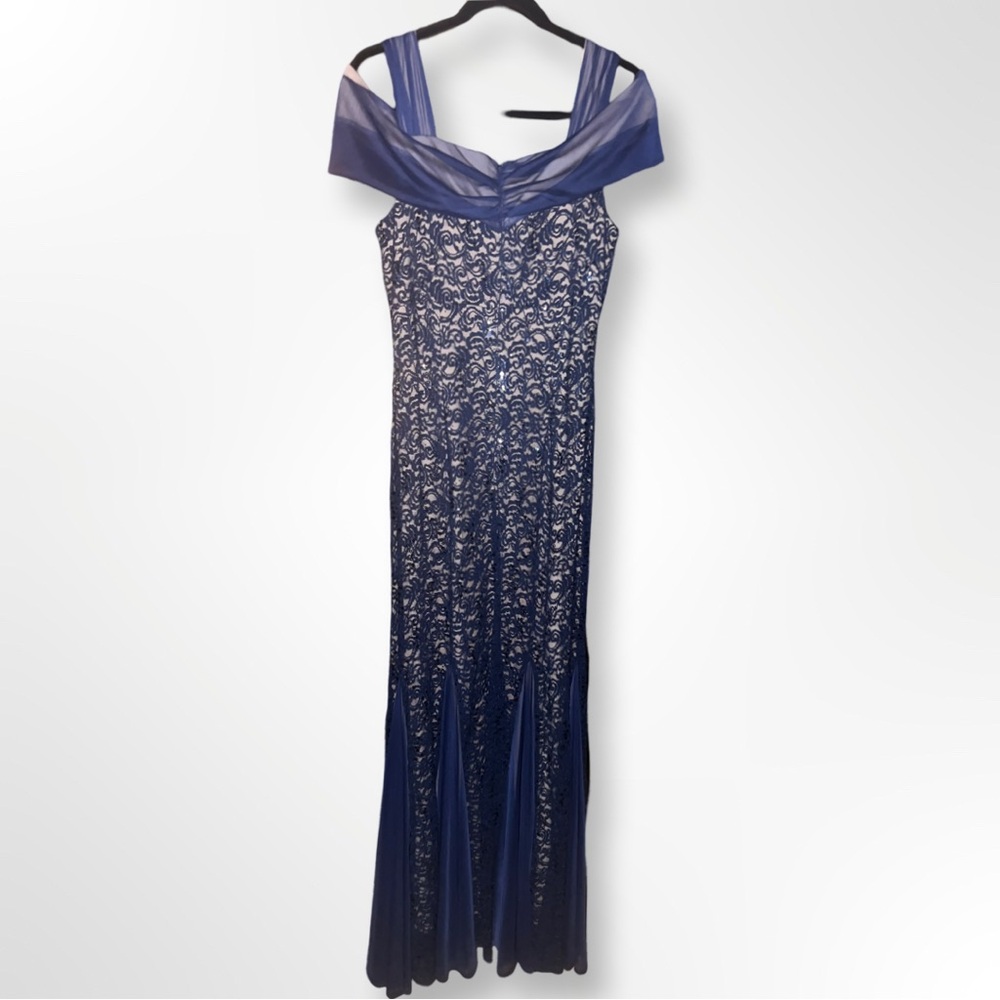 Alex Evenings Navy Blue Lace Cold Shoulder Fit & Flare Evening Gown
Sz 12 new - Picture 3 of 6